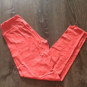 EUC Red Heathered Lularoe Leggings